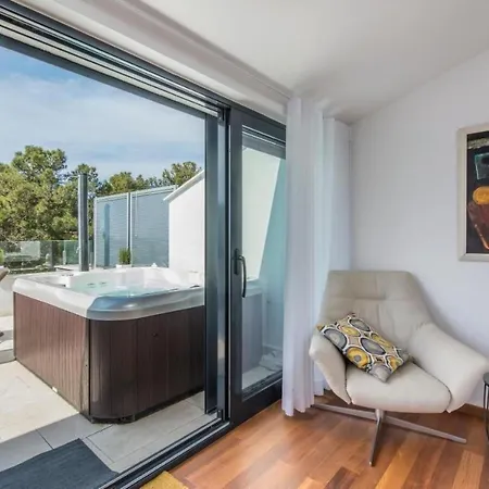 Apartment In Novigrad Mit Whirlpool By Interhome *